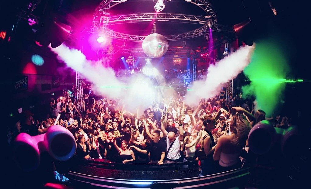 Klub Cirkus — plesišče med dogodkom
